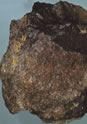 Uraninita, minrio de UO2.